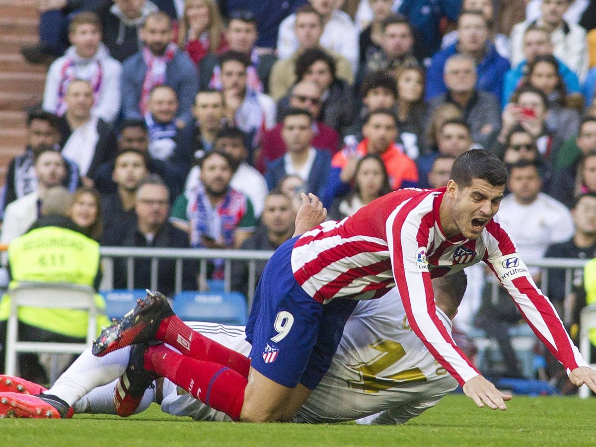 Foto: Casemiro derribó a Morata dentro del área del Real Madrid. (Miguel J. Berrocal)