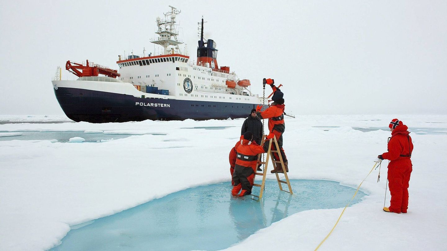 Científicos trabajando en el Ártico (EFE/S.Hendriks)