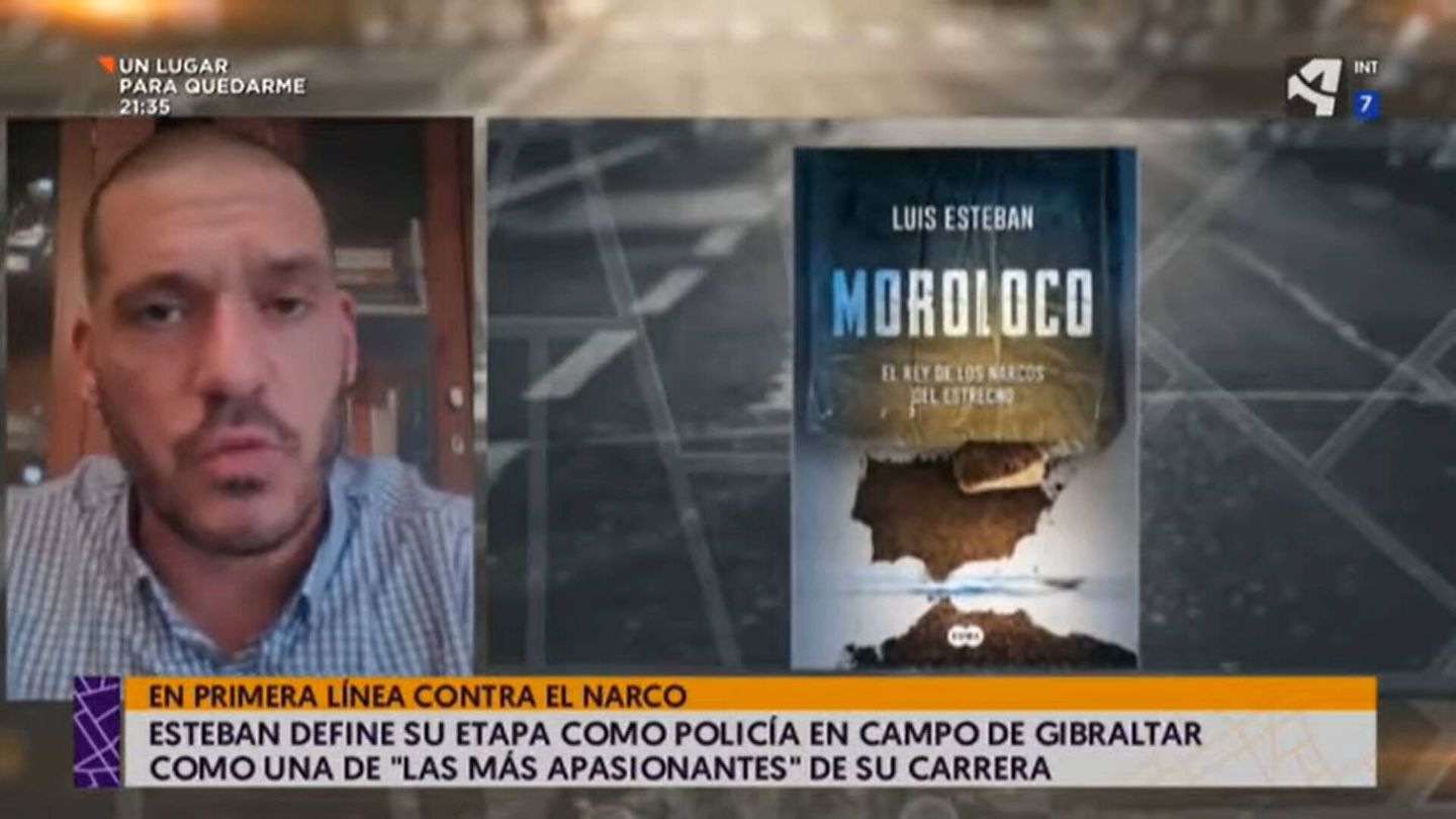 Luis Esteban, presentando una de sus novelas en televisión. (ATV)