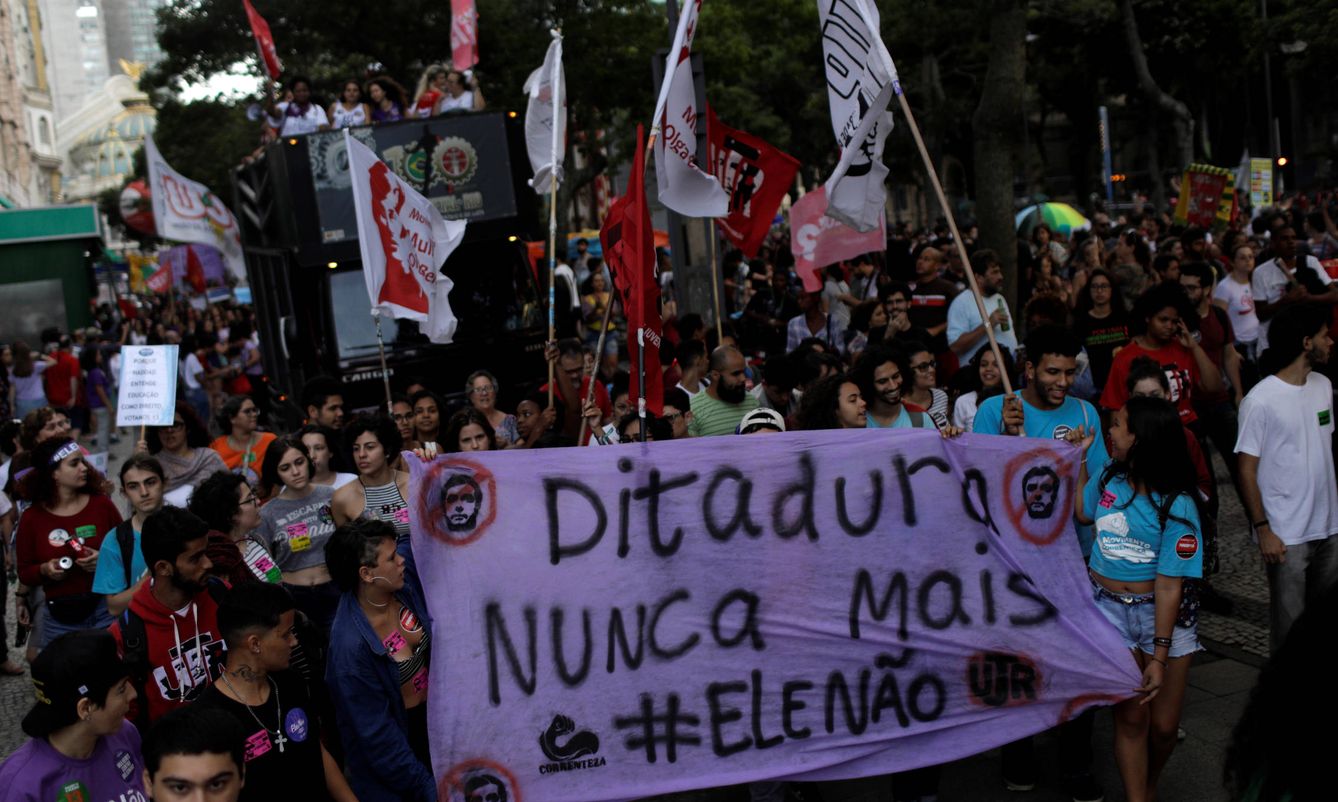 Manifestación contra Jair Bolsonaro y la dictadura militar en Río de Janeiro. (Reuters)