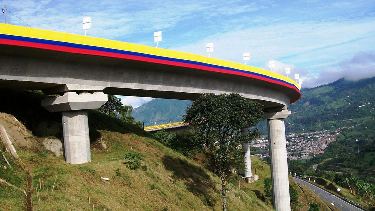 Colombia invita a cinco empresas españolas a pujar por dos autopistas