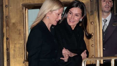 De cena y cogidas del brazo: la reina Letizia y Marie-Chantal de Grecia se reconcilian en Atenas