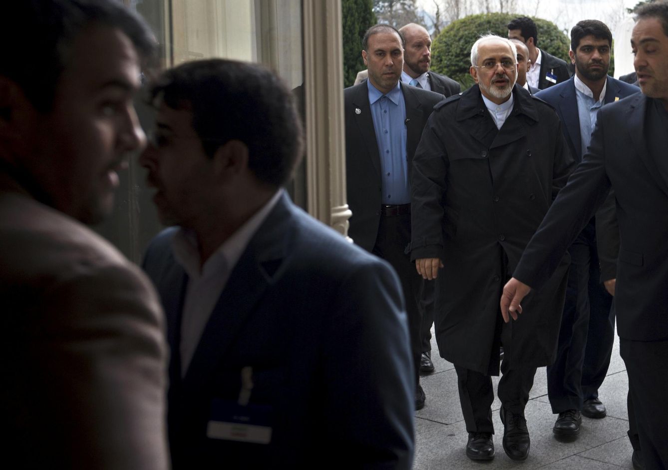 Foto: El ministro de Exteriores iraní, Mohamed Zarif, a su llegada al hotel donde se desarrollan las negociaciones (Reuters).