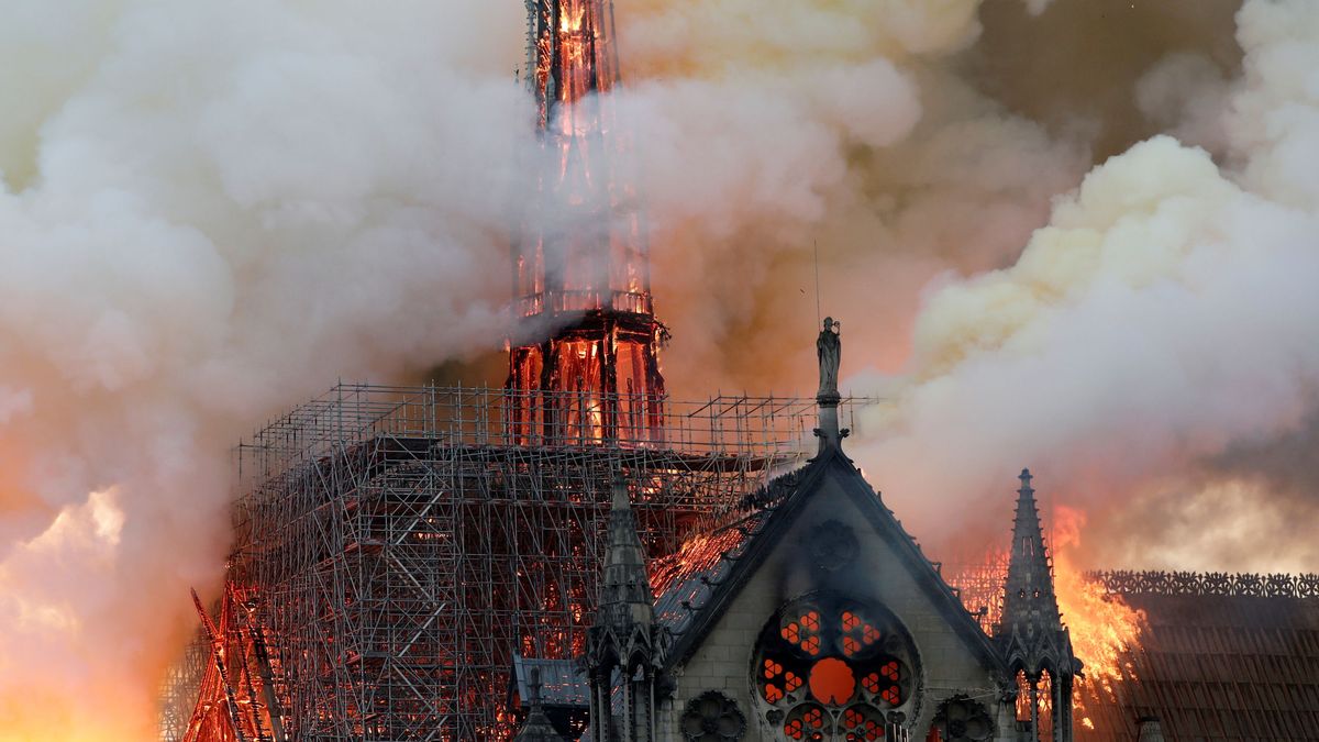 "Aquí no hay fuego": así fue el grave error humano que condenó a Notre Dame