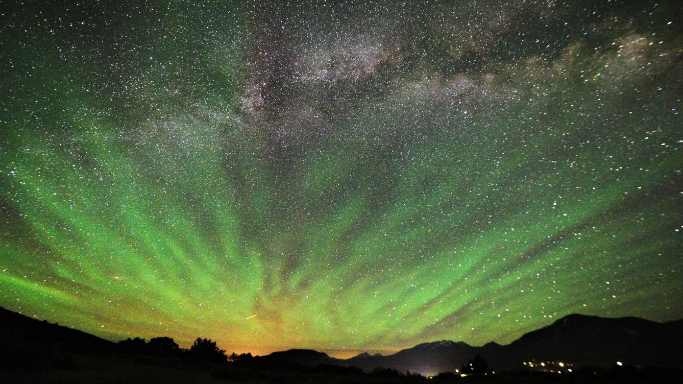 Foto: Imagen del fenómeno conocido como 'aire incandescente' capturada hace unos días por Aaron Watson (SkiesAlivePhotography)