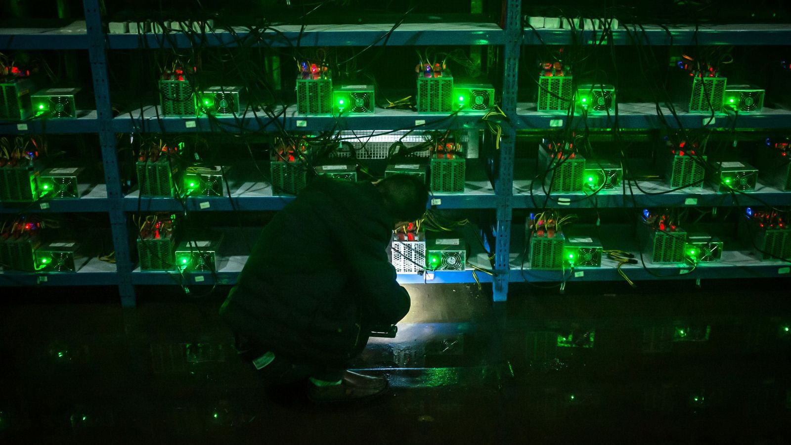 Foto: Centro de minado de bitcoin en China. (EFE)