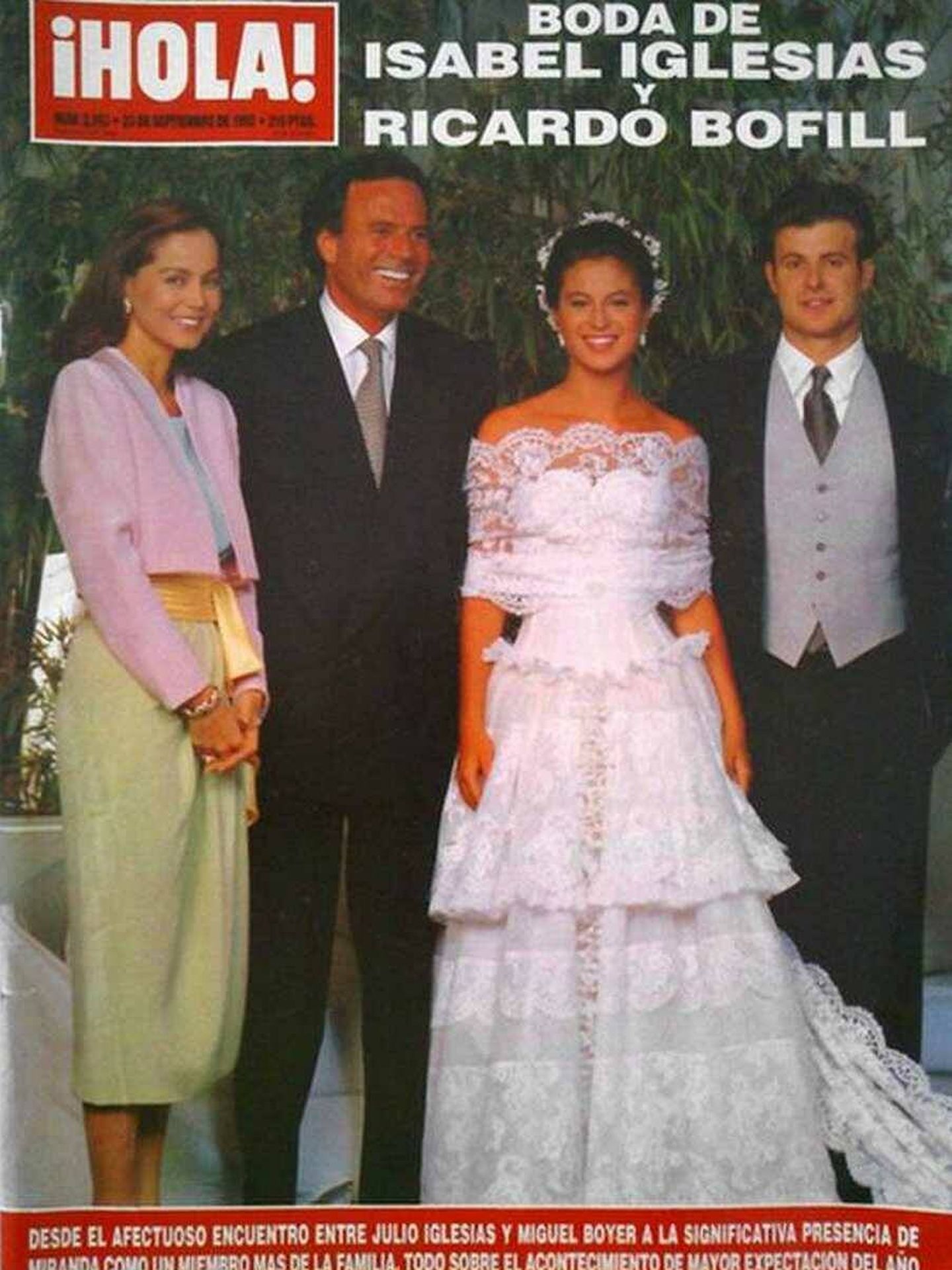 Chábeli Iglesias posando junto a su familia el día de su boda. ('¡Hola!')
