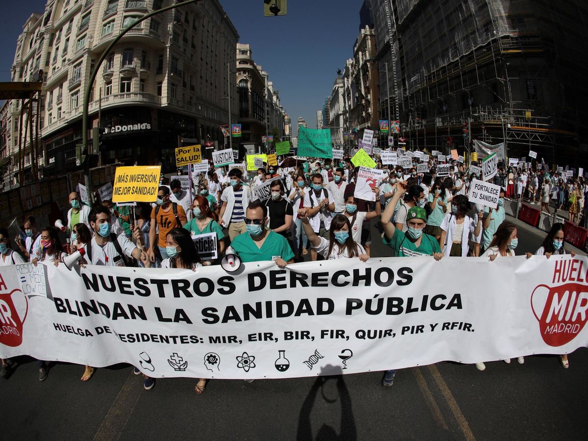 Foto: Imagen de la manifestación de los MIR en Madrid el pasado mes de julio. (EFE)
