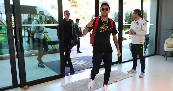 Foto: Neymar llegando a Granja Comary este lunes. (Lucas Figueiredo / CBF)