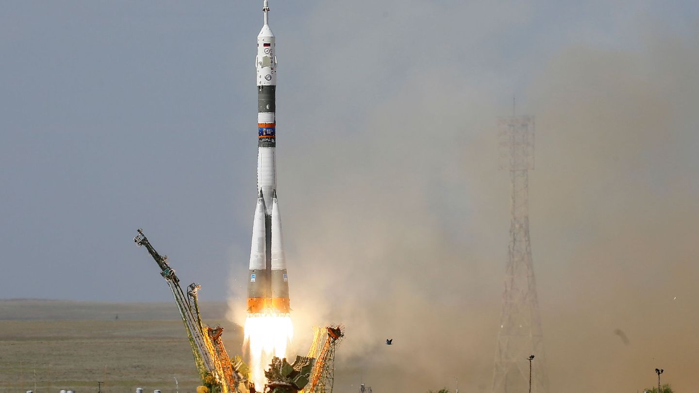 Llegó el momento de partir. La Soyuz MS-O9 camino de la Estación Espacial Internacional. (Reuters)