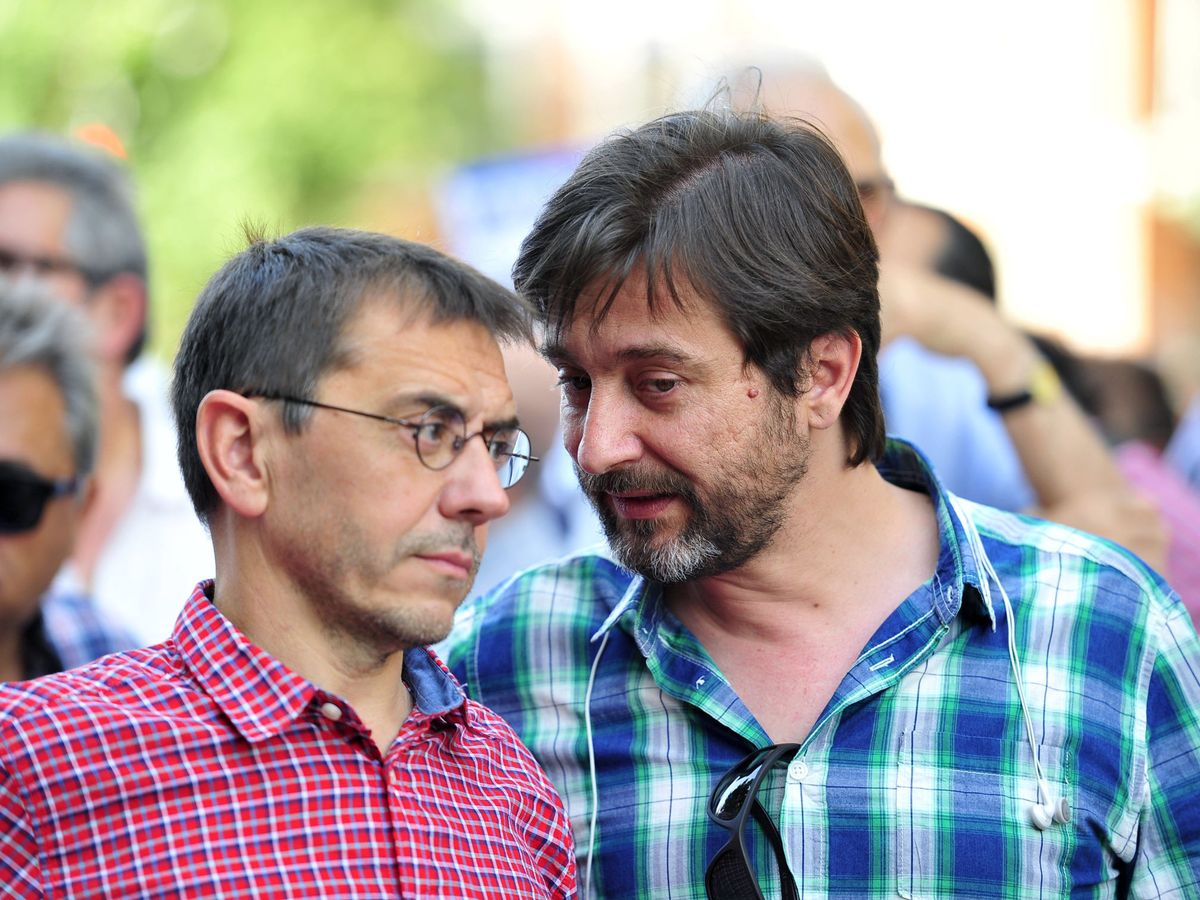 Foto: Rafael Mayoral con Juan Carlos Monedero. (EFE)