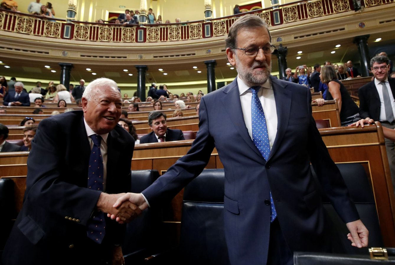 Jose Manuel Garcia-Margallo y Mariano Rajoy. (Reuters)