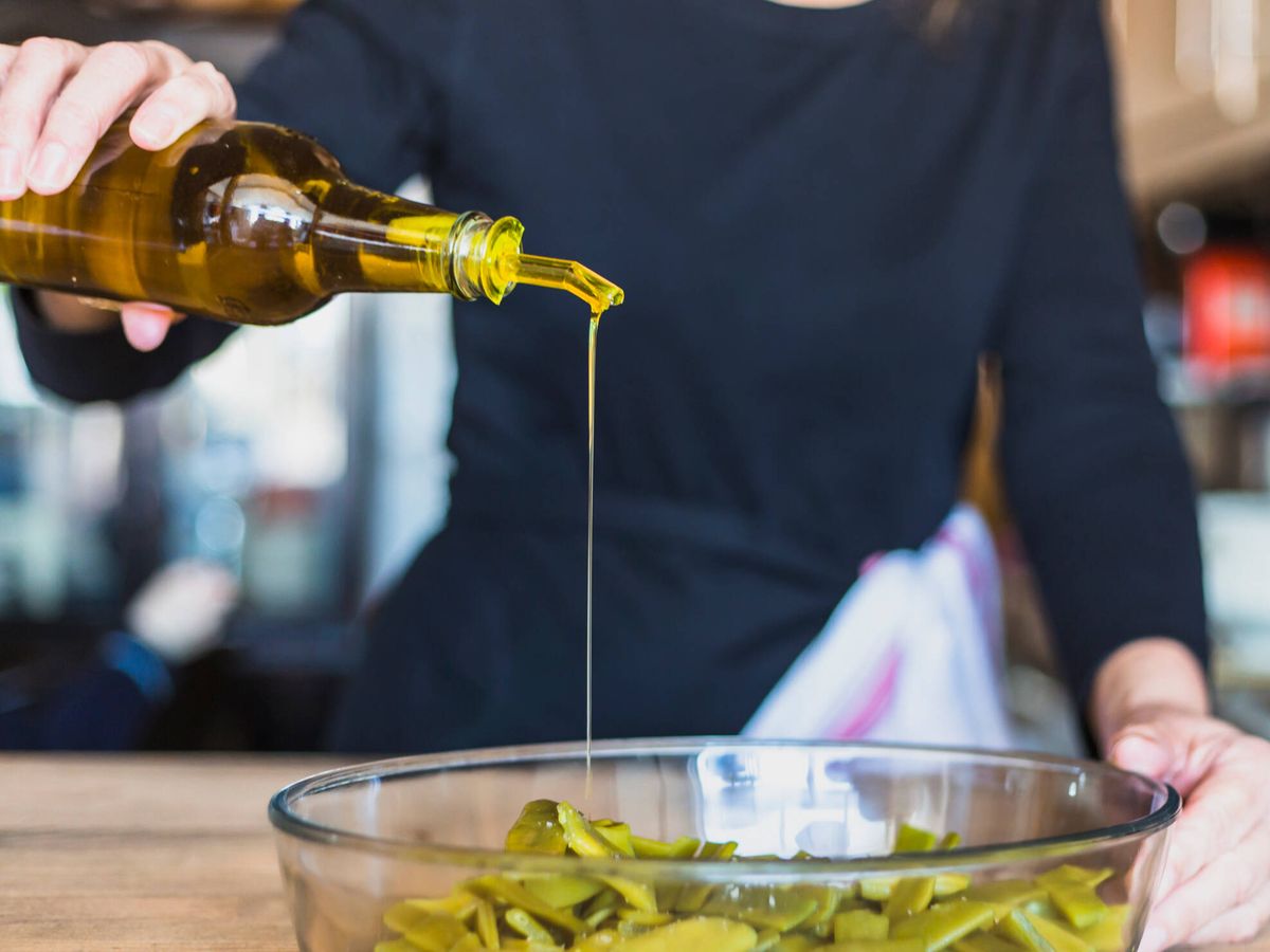 Foto: Los mejores aceites de oliva virgen extra en garrafas de 5 litros (Freepik)