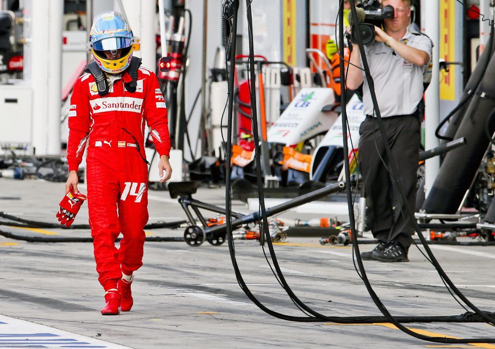 Foto: Fernando Alonso en el 'pitlane' del circuito de Monza.