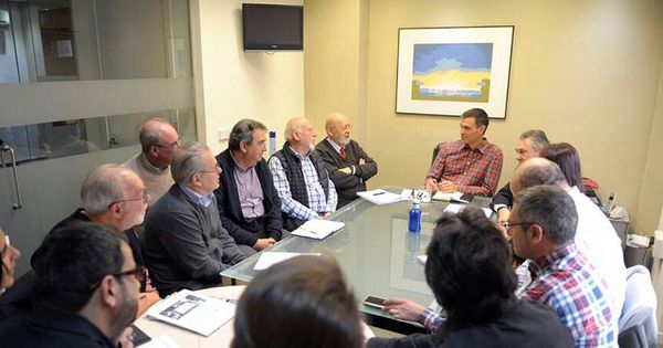 Foto:  Pedro Sánchez (c), durante su encuentro privado con exdirigentes de UGT. (EC)