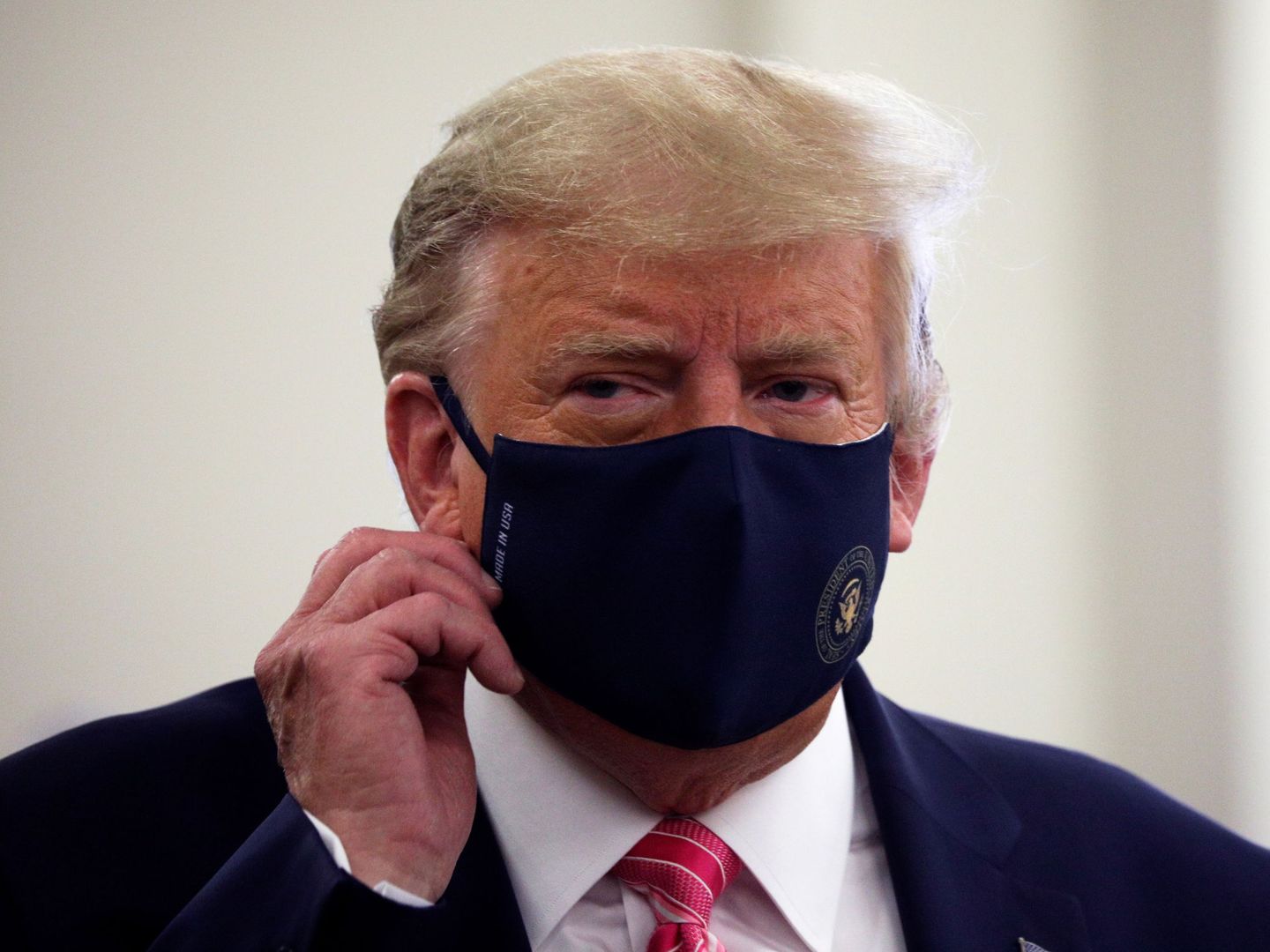 El todavía presidente de EEUU, Donald Trump, con mascarilla. (Reuters)