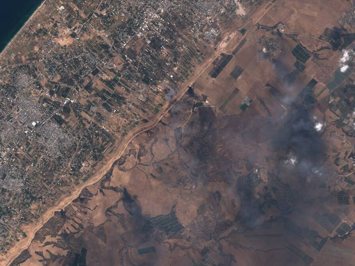Foto: Imagen por satélite de Gaza y alrededores tras los ataques de Hamás (X/@HarelDan)