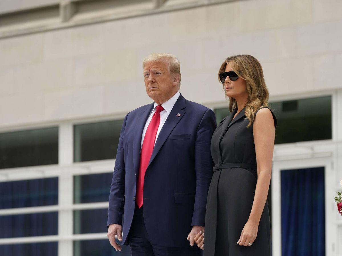 Foto: Donald y Melania Trump, instantes antes de su viral sonrisa. (EFE)