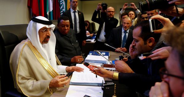 Foto: El ministro de Energía de Arabia Saudí, Al-Falih y el secretario general de la OPEP, Mohammad Barkindo