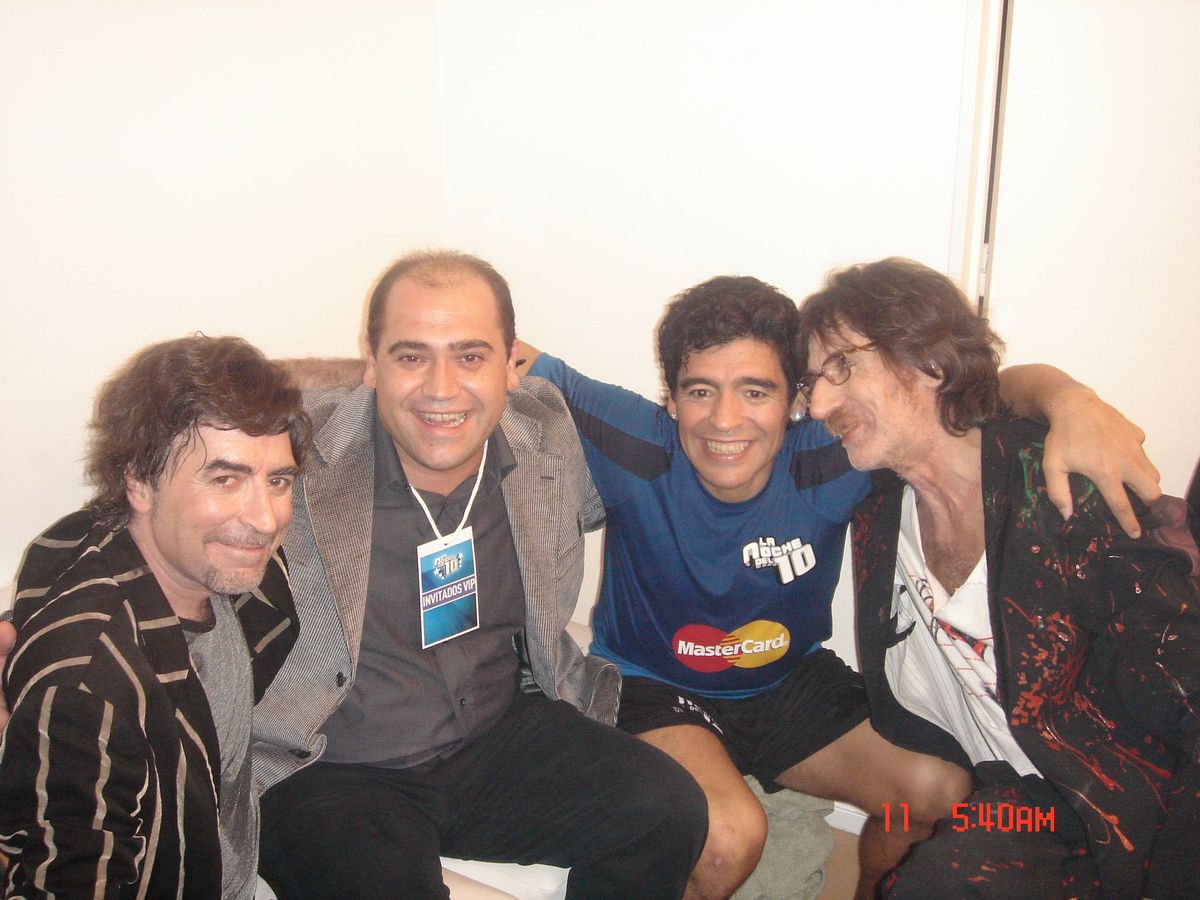 Foto: Junto a Maradona, Sabina y Charly.