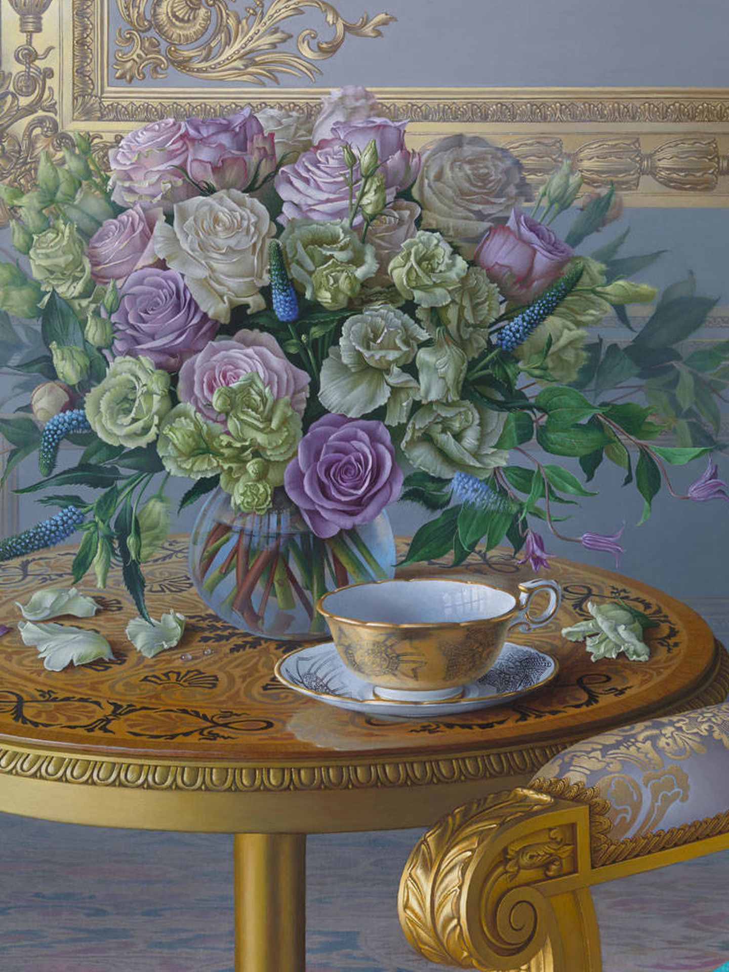 Detalle de la taza de té en el retrato de Isabel II. (Cortesía) 