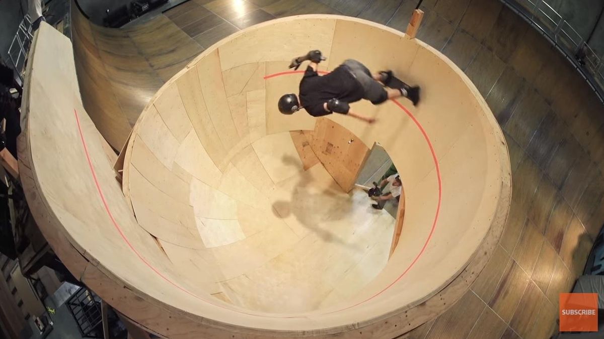 El 'skater' Tony Hawk consigue a sus 47 años el primer 'looping' horizontal de la historia