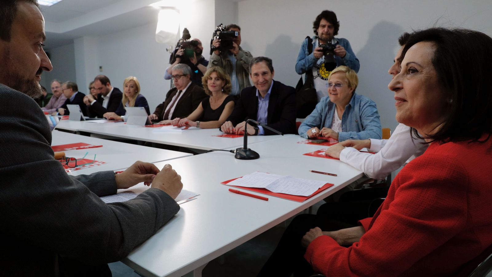 Foto: Margarita Robles, en su encuentro con dirigentes y militantes madrileños, este 17 de mayo en la sede del PSOE-M. (EFE)