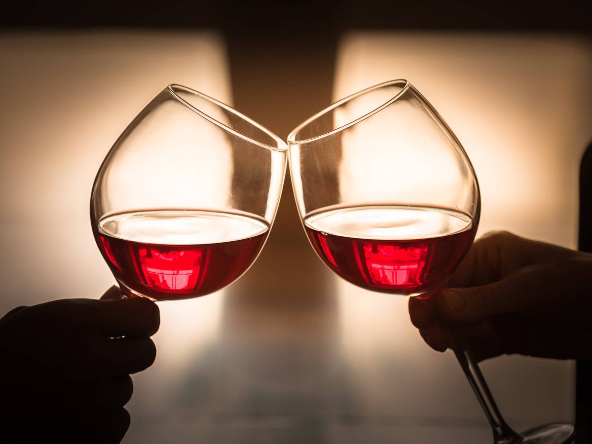 Mala noticia, amantes del vino: Una copa puede contener el doble