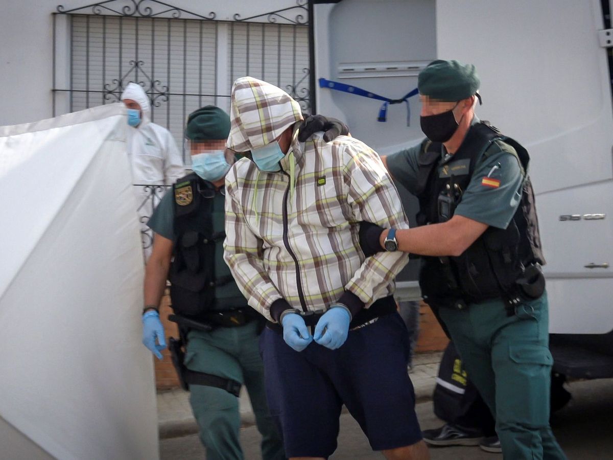 Foto: La Guardia Civil detiene al asesino confeso de Manuela Chavero. (EFE)