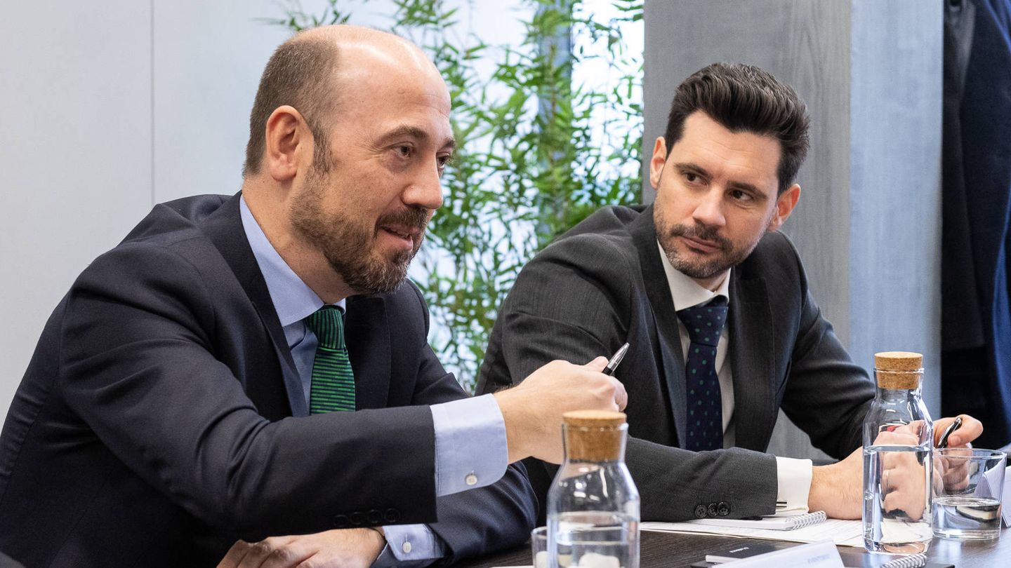 Luis Echavarri, CDO & Corporate Systems de Banco Sabadell; y Javier Martínez, director de Reporting Corporativo de Bankia.