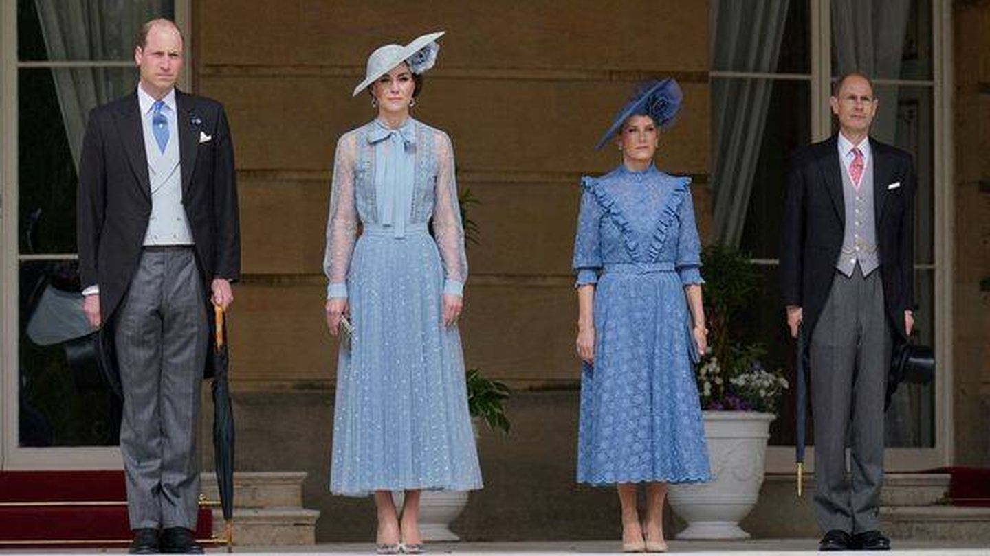 La princesa de Gales y la duquesa de Edimburgo, vestidas de azul. (Reuters)