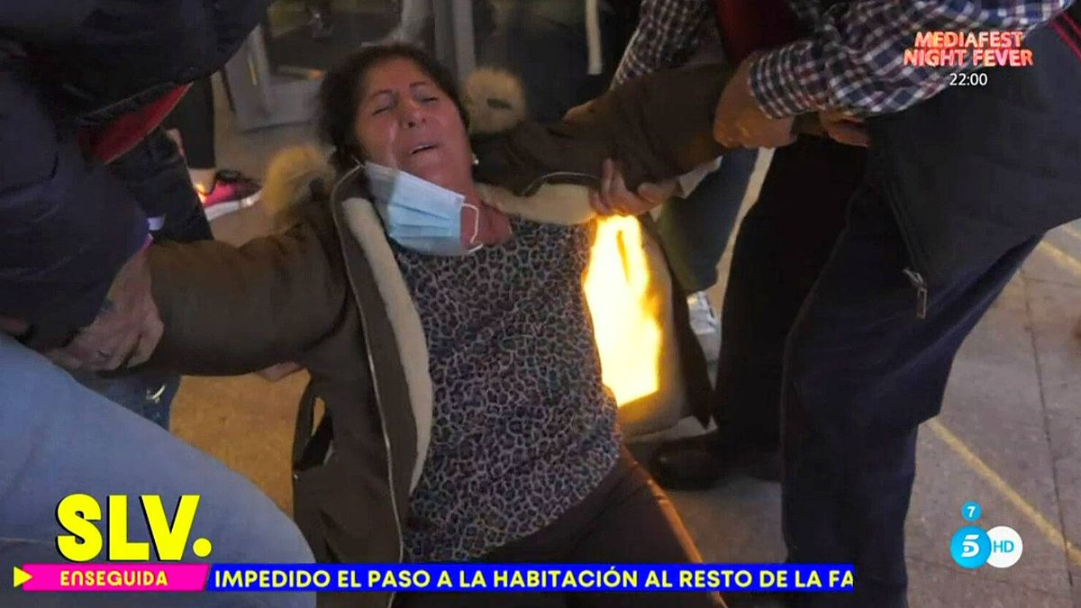 Magdalena, tía de Bernardo Pantoja, asusta en 'Sálvame': se desmaya en pleno directo