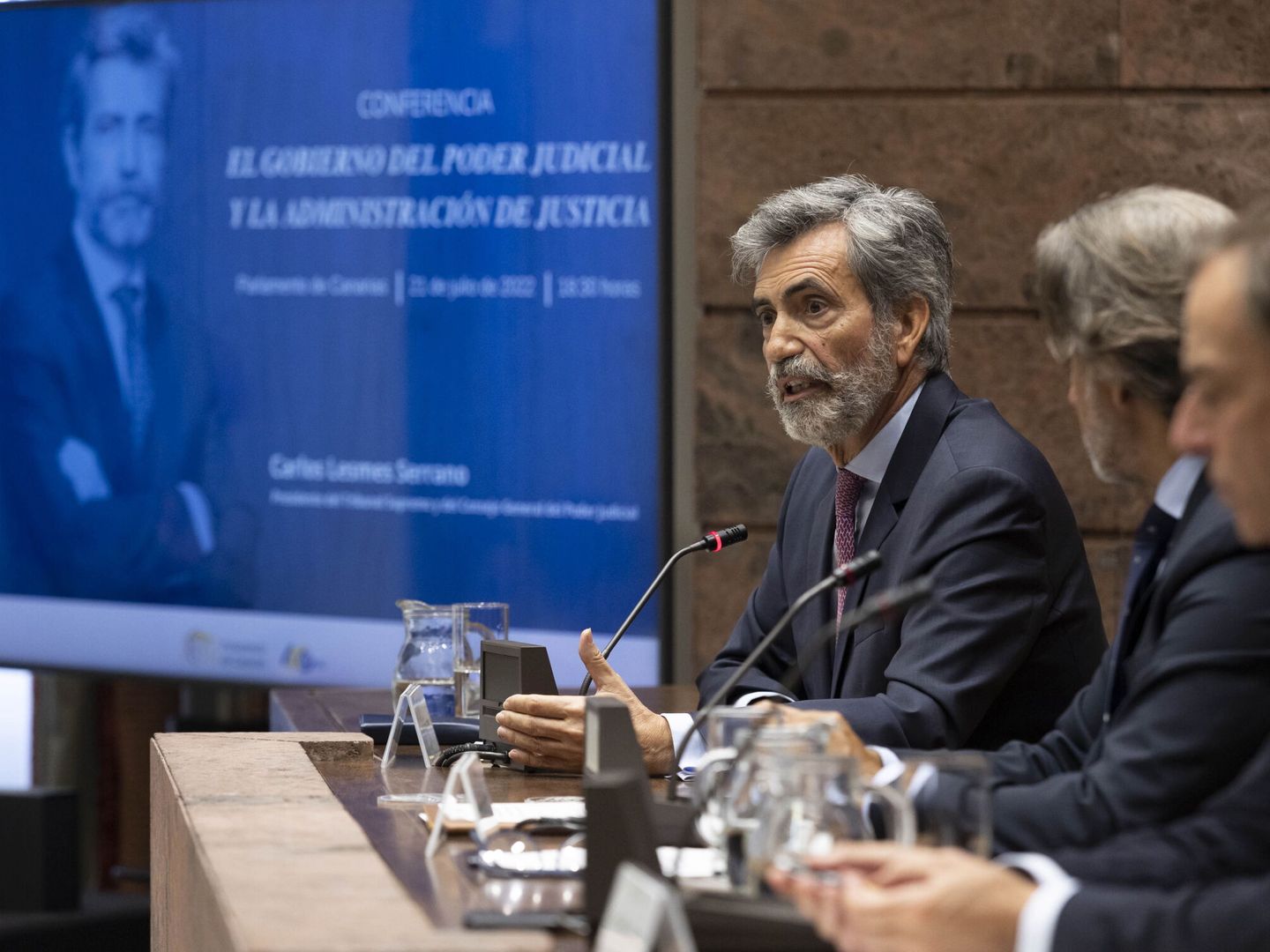 El presidente del Supremo y del CGPJ, Carlos Lesmes, durante su participación en la conferencia 'El gobierno del Poder Judicial y la Administración de Justicia', en la sede del Parlamento de Canarias, en Santa Cruz de Tenerife. (EFE/Miguel Barreto)