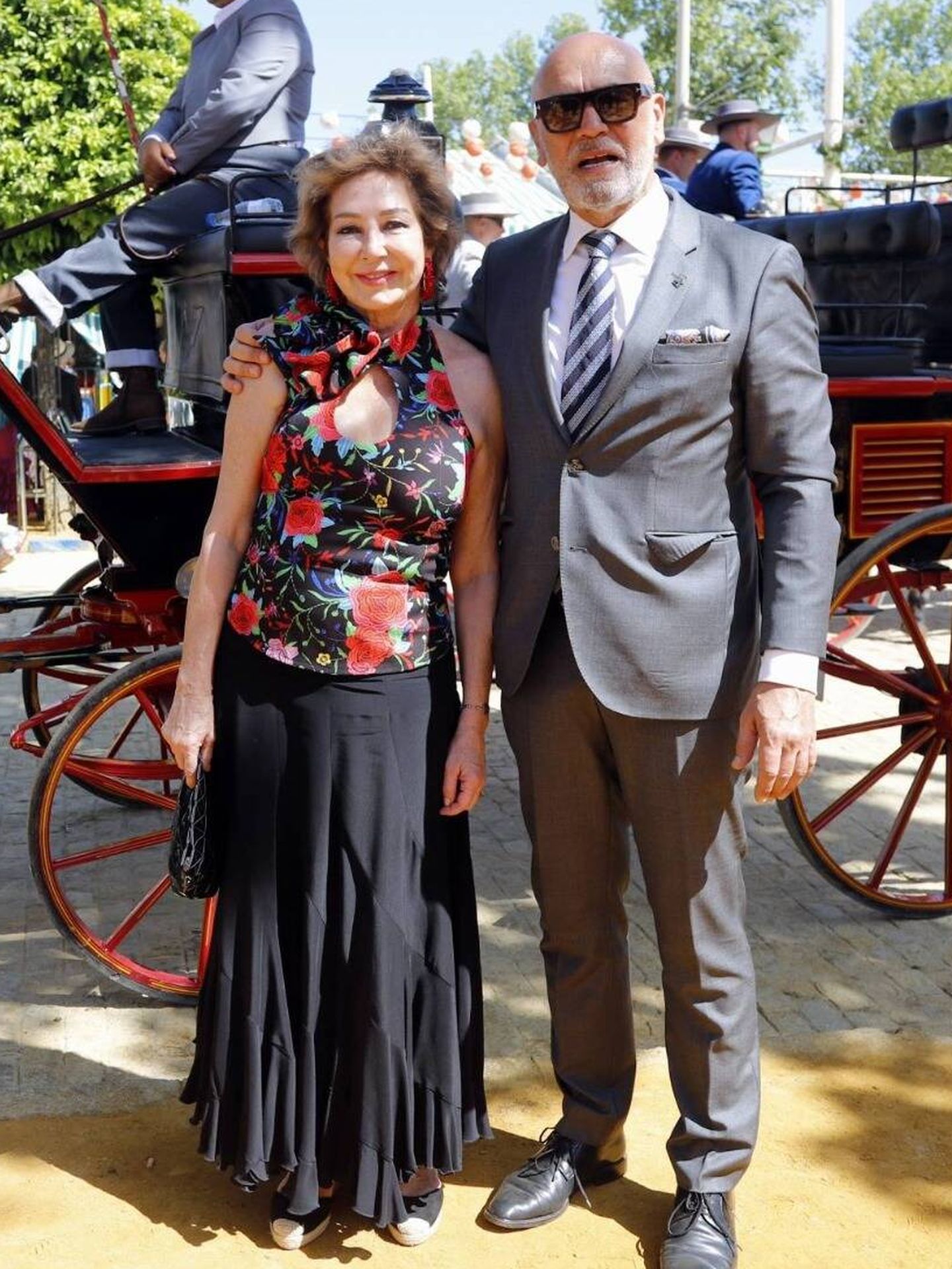 Ana Rosa Quintana y Juan Muñoz en la Feria de Abril de Sevilla. (Gtres)