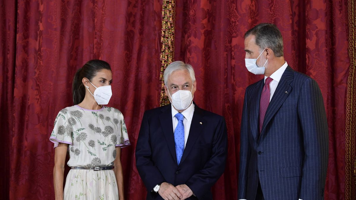 Los Reyes reciben al presidente de Chile con un almuerzo en el Palacio Real