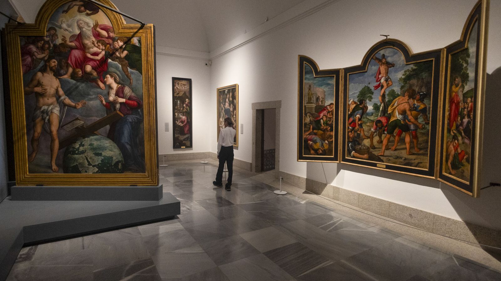 El Monasterio de El Escorial reabre sus museos este viernes tras 10 años cerrados: entrada gratis por tiempo limitado Los Museos de Pintura y Arquitectura del Monasterio de El Escorial reabren este viernes tras diez años cerrados. La visita será gratuita hasta el 31 de diciembre de 2026