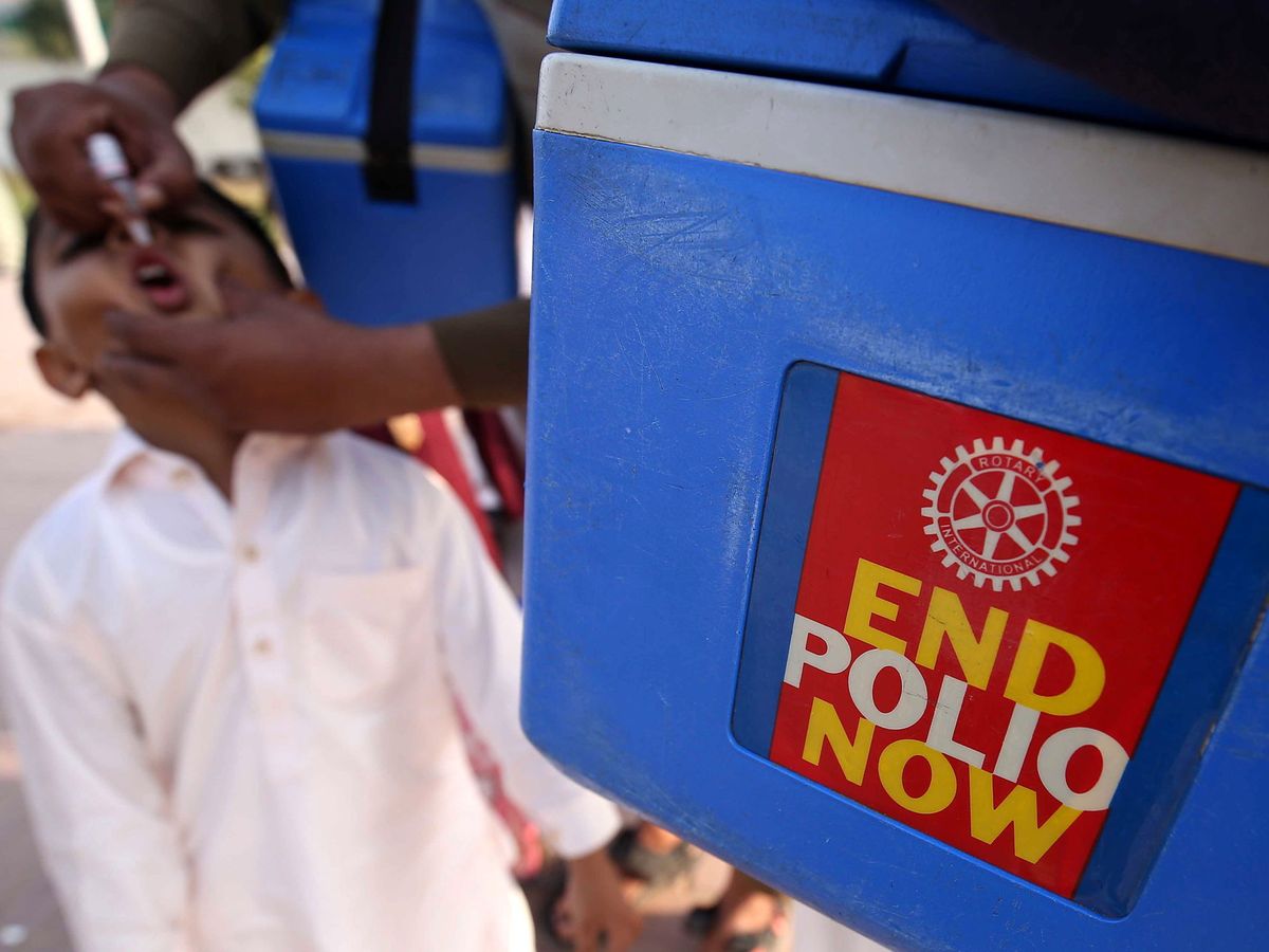 Foto: Campaña de vacunación contra la polio este diciembre en Karachi. (EFE)