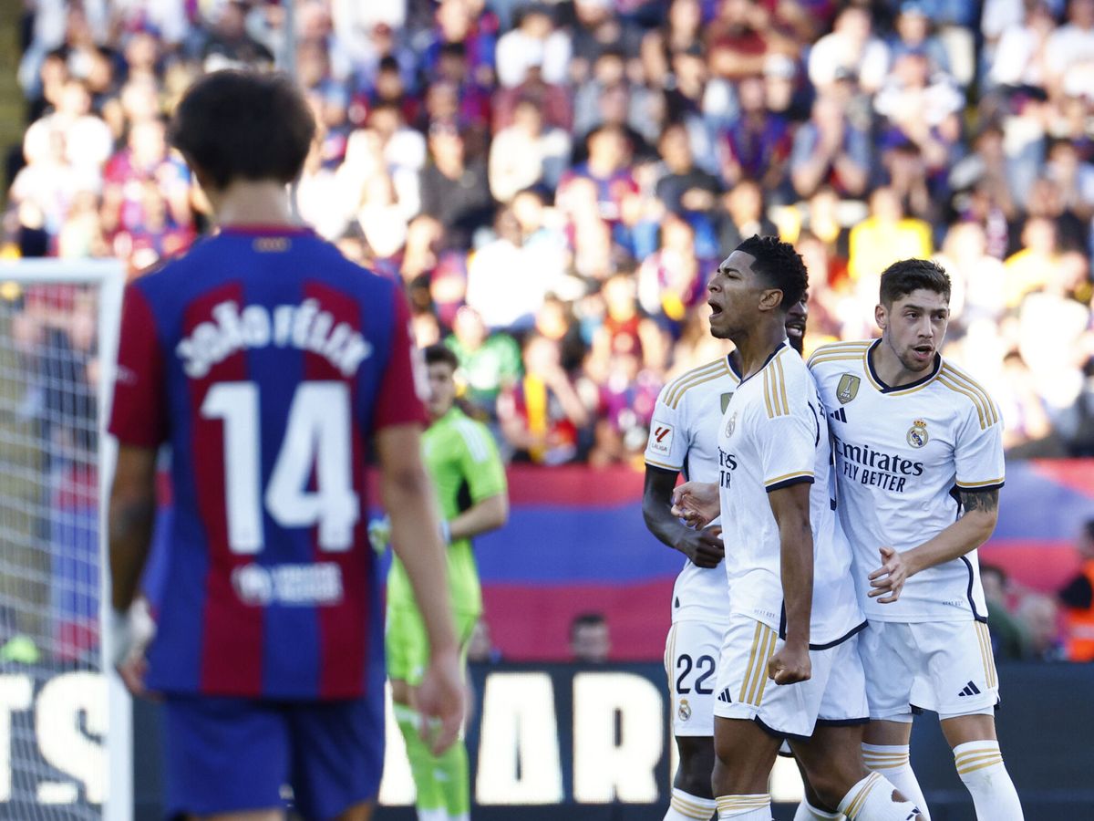 Foto: Jude Bellingham celebra uno de sus goles frente al Barcelona. (EFE/Quique García)