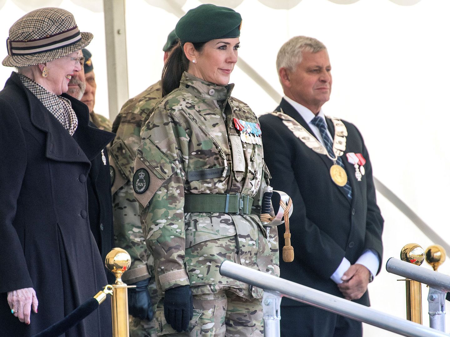 La reina Margarita, testigo del nombramiento de la princesa Mary como capitán de la Guardia Nacional. (Reuters)