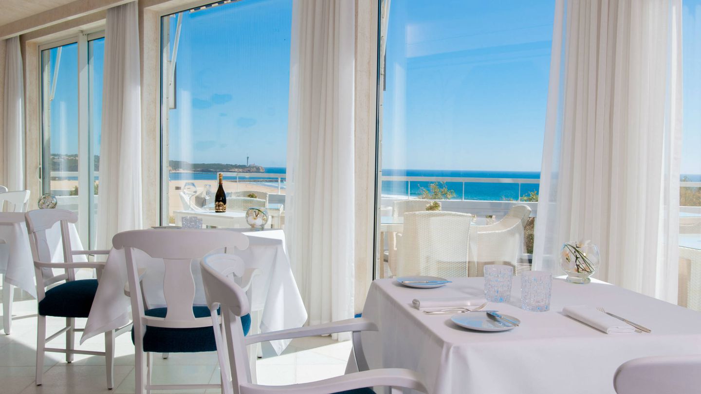 ¿Te imaginas comer aquí calentito y con vistas al océano?