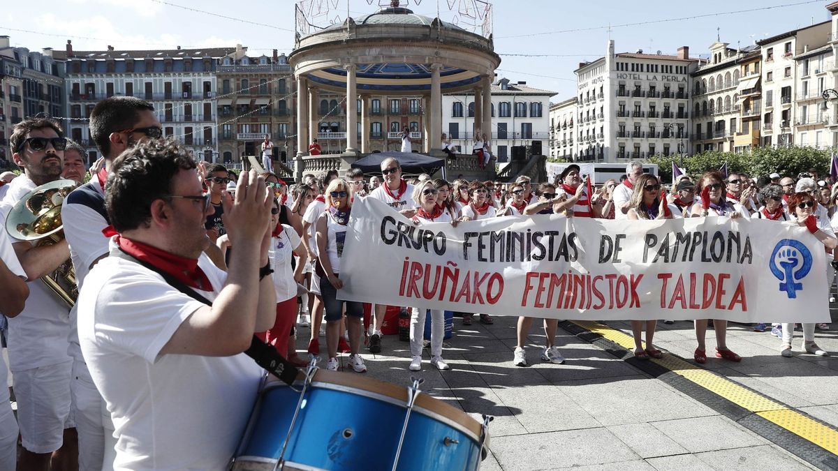 Pamplona rechaza con un "estruendo popular" la agresión sexual denunciada