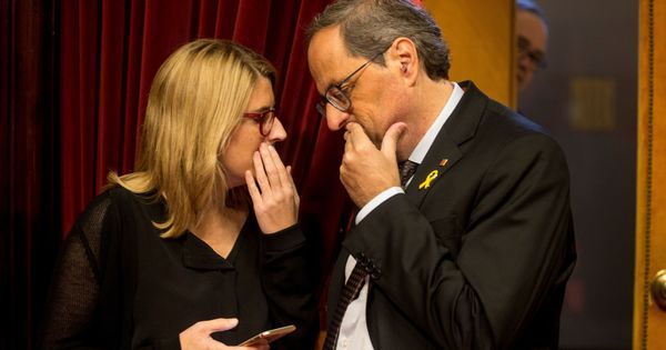 Foto:  El presidente de la Generalitat, Quim Torra (d) habla con la consellera de la Presidencia y portavoz del Govern Elsa Artadi (i). (EFE)