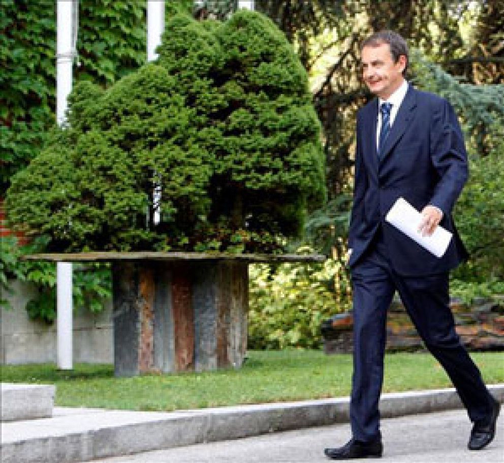 Foto: Zapatero estudiará ampliar con carácter retroactivo la ayuda de 420 euros