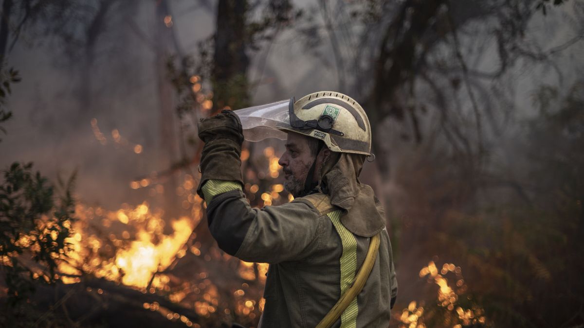 Incendios activos y bomberos despedidos: España baja la guardia contra el fuego