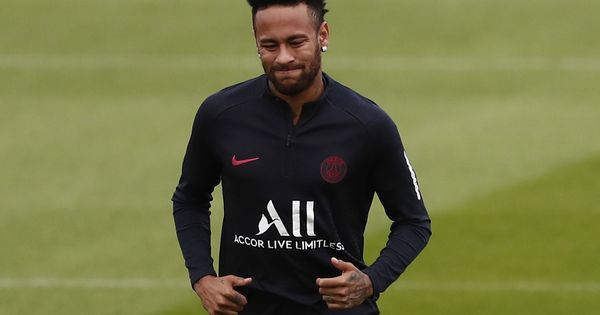 Foto: Neymar entrena en solitario en las instalaciones del Paris Saint-Germain. (EFE)
