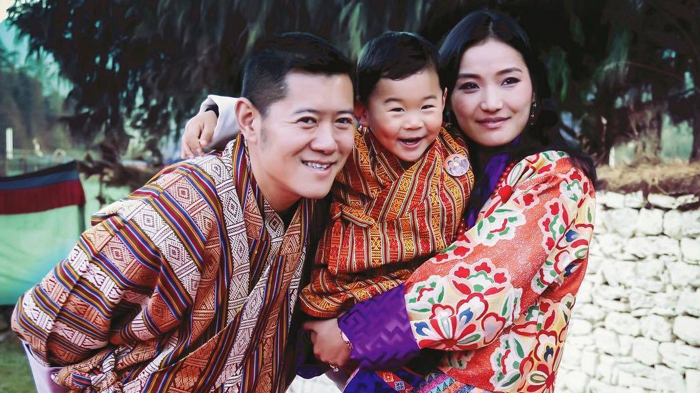 Los reyes y el príncipe heredero de Bután. (IG)