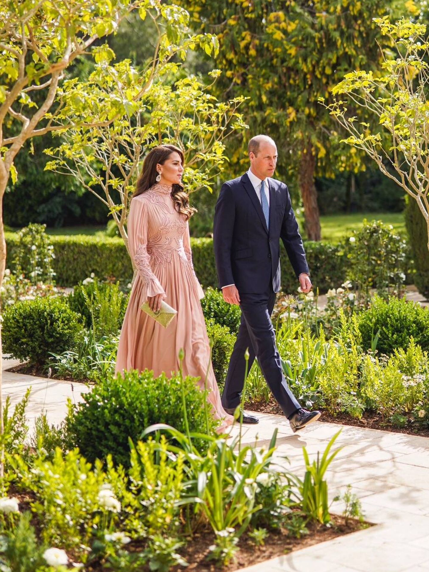 Kate Middleton y Guillermo de Inglaterra, en la primera parte de la ceremonia de la boda real de Jordania. (Corte Real Hachemita)