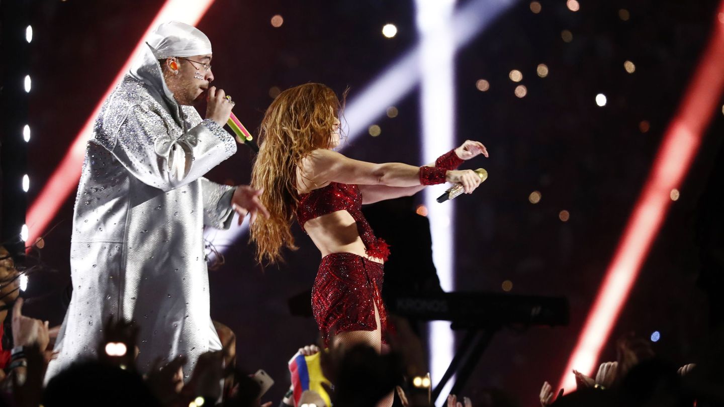 Bad Bunny y Shakira en la final de la Super Bowl 2020. (EFE)