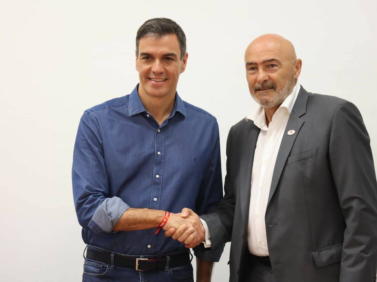 Foto: El presidente del Gobierno, Pedro Sánchez (i), y el de Conpymes, José María Torres. (Conpymes)