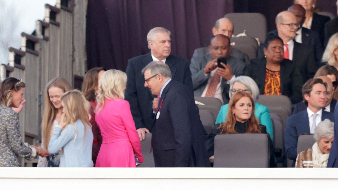 Sarah Ferguson y el príncipe Andrés, en el palco vip del evento. (Reuters)